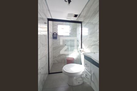 Banheiro de apartamento para alugar com 1 quarto, 29m² em Jardim dos Oliveiras, Campinas