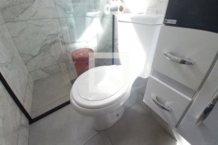 Detalhe do banheiro de apartamento para alugar com 1 quarto, 29m² em Jardim dos Oliveiras, Campinas