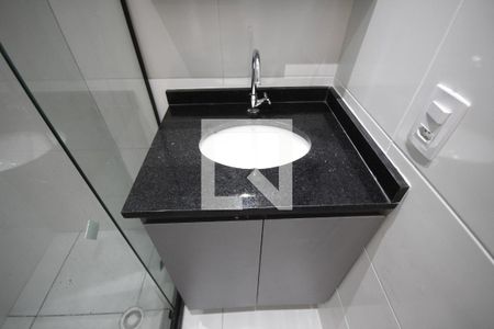 Banheiro de kitnet/studio à venda com 1 quarto, 27m² em Vila Dom Pedro I, São Paulo