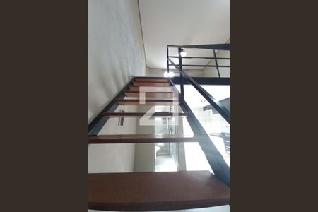 Escada  de apartamento para alugar com 1 quarto, 29m² em Jardim dos Oliveiras, Campinas