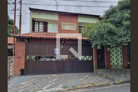 Casa à venda com 200m², 3 quartos e 2 vagas Casa à venda com 200m², 3 quartos e 2 vagasFachada