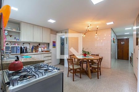 Casa à venda com 200m², 3 quartos e 2 vagas Casa à venda com 200m², 3 quartos e 2 vagasCozinha