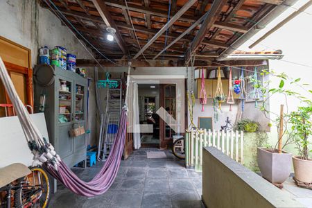 Casa à venda com 200m², 3 quartos e 2 vagas Casa à venda com 200m², 3 quartos e 2 vagasQuintal Fundos