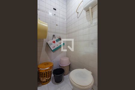 Casa à venda com 200m², 3 quartos e 2 vagas Casa à venda com 200m², 3 quartos e 2 vagasBanheiro de serviço