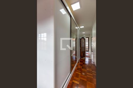 Casa à venda com 200m², 3 quartos e 2 vagas Casa à venda com 200m², 3 quartos e 2 vagasCloset da Suite