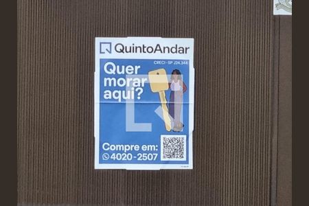 Casa à venda com 200m², 3 quartos e 2 vagas Casa à venda com 200m², 3 quartos e 2 vagasPlaquinha instalada no portão do imóvel