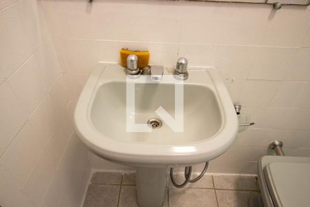 Casa à venda com 144m², 3 quartos e 2 vagasBanheiro 