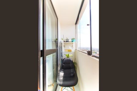 Sacada de apartamento à venda com 3 quartos, 68m² em Jardim Itapemirim, São Paulo