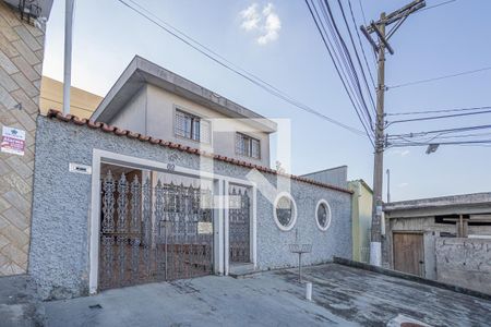 Casa à venda com 270m², 4 quartos e 3 vagas Casa à venda com 270m², 4 quartos e 3 vagasFachada