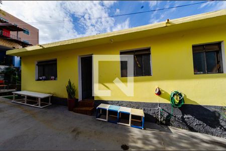 Casa à venda com 420m², 4 quartos e 5 vagasCasa 2