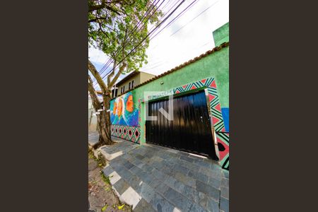 Casa à venda com 420m², 4 quartos e 5 vagasFachada