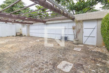 Casa de condomínio à venda com 600m², 6 quartos e 4 vagas Casa de condomínio à venda com 600m², 6 quartos e 4 vagasÁrea externa