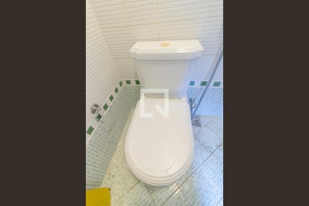 Casa de condomínio à venda com 600m², 6 quartos e 4 vagas Casa de condomínio à venda com 600m², 6 quartos e 4 vagasÁrea externa - Banheiro