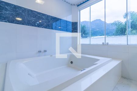 Casa de condomínio à venda com 600m², 6 quartos e 4 vagas Casa de condomínio à venda com 600m², 6 quartos e 4 vagasSuíte 3 - Banheiro