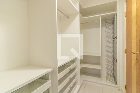 Casa de condomínio à venda com 600m², 6 quartos e 4 vagas Casa de condomínio à venda com 600m², 6 quartos e 4 vagasSuíte 2 - Closet