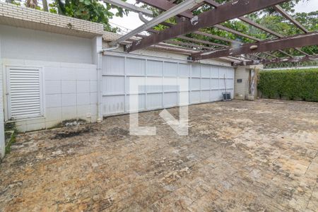 Casa de condomínio à venda com 600m², 6 quartos e 4 vagas Casa de condomínio à venda com 600m², 6 quartos e 4 vagasÁrea externa