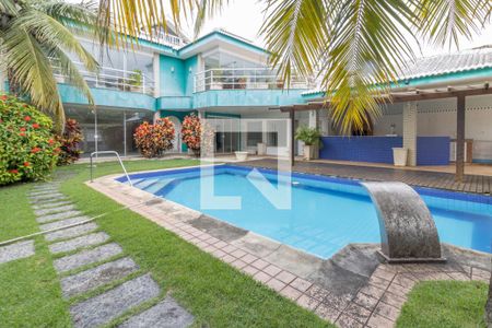 Casa de condomínio à venda com 600m², 6 quartos e 4 vagas Casa de condomínio à venda com 600m², 6 quartos e 4 vagasÁrea externa - Piscina