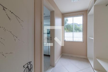 Casa de condomínio à venda com 600m², 6 quartos e 4 vagas Casa de condomínio à venda com 600m², 6 quartos e 4 vagasSuíte 3 - Closet