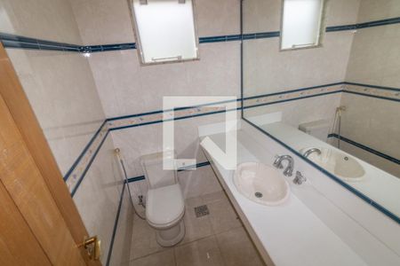 Casa de condomínio à venda com 600m², 6 quartos e 4 vagas Casa de condomínio à venda com 600m², 6 quartos e 4 vagasLavabo