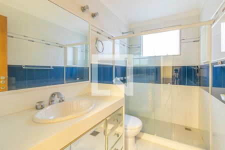 Casa de condomínio à venda com 600m², 6 quartos e 4 vagas Casa de condomínio à venda com 600m², 6 quartos e 4 vagasSuíte 1 - Banheiro