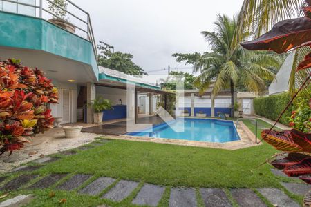 Casa de condomínio à venda com 600m², 6 quartos e 4 vagas Casa de condomínio à venda com 600m², 6 quartos e 4 vagasÁrea externa