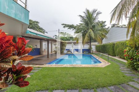 Casa de condomínio à venda com 600m², 6 quartos e 4 vagas Casa de condomínio à venda com 600m², 6 quartos e 4 vagasÁrea externa