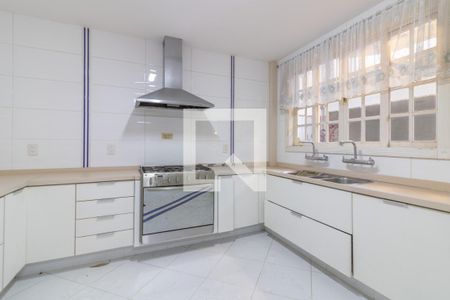 Casa de condomínio à venda com 600m², 6 quartos e 4 vagas Casa de condomínio à venda com 600m², 6 quartos e 4 vagasCozinha