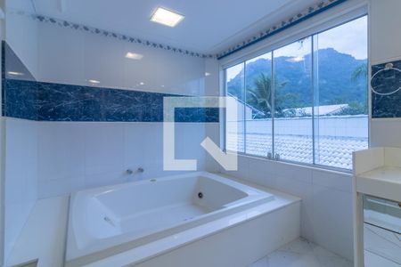 Casa de condomínio à venda com 600m², 6 quartos e 4 vagas Casa de condomínio à venda com 600m², 6 quartos e 4 vagasSuíte 3 - Banheiro