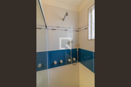 Casa de condomínio à venda com 600m², 6 quartos e 4 vagas Casa de condomínio à venda com 600m², 6 quartos e 4 vagasSuíte 1 - Banheiro