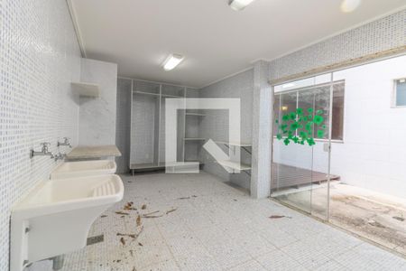 Casa de condomínio à venda com 600m², 6 quartos e 4 vagas Casa de condomínio à venda com 600m², 6 quartos e 4 vagasCasa Anexa (Área de Serviço)