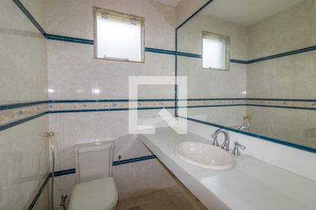 Casa de condomínio à venda com 600m², 6 quartos e 4 vagas Casa de condomínio à venda com 600m², 6 quartos e 4 vagasLavabo