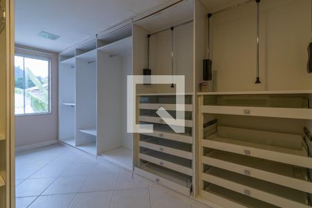 Casa de condomínio à venda com 600m², 6 quartos e 4 vagas Casa de condomínio à venda com 600m², 6 quartos e 4 vagasSuíte 3 - Closet