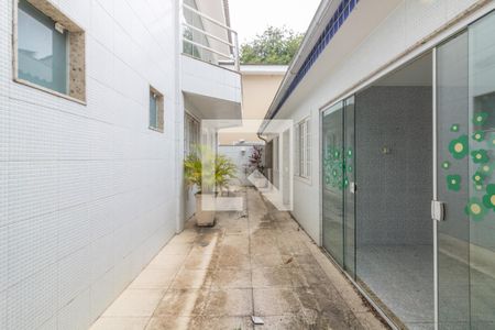 Casa de condomínio à venda com 600m², 6 quartos e 4 vagas Casa de condomínio à venda com 600m², 6 quartos e 4 vagasCasa Anexa (Serviço)