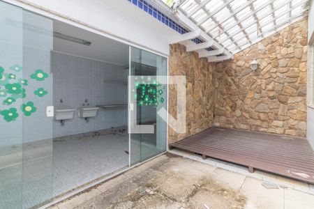 Casa de condomínio à venda com 600m², 6 quartos e 4 vagas Casa de condomínio à venda com 600m², 6 quartos e 4 vagasCasa Anexa (Serviço)