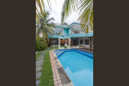 Casa de condomínio à venda com 600m², 6 quartos e 4 vagas Casa de condomínio à venda com 600m², 6 quartos e 4 vagasÁrea externa - Piscina