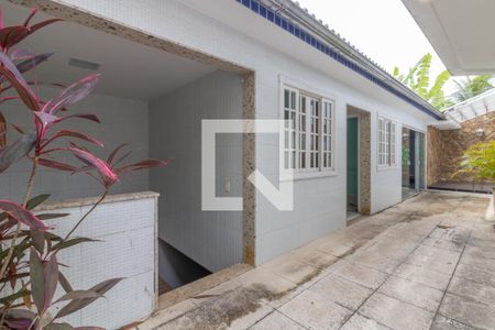 Casa de condomínio à venda com 600m², 6 quartos e 4 vagas Casa de condomínio à venda com 600m², 6 quartos e 4 vagasCasa Anexa (Serviço)