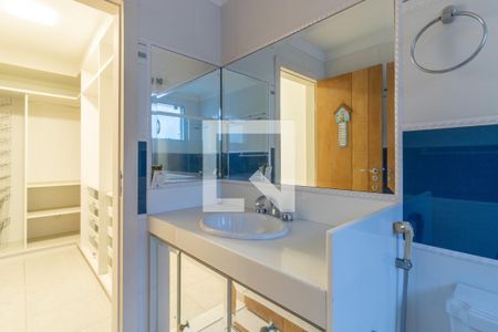 Casa de condomínio à venda com 600m², 6 quartos e 4 vagas Casa de condomínio à venda com 600m², 6 quartos e 4 vagasSuíte 1 - Banheiro