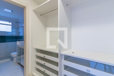 Casa de condomínio à venda com 600m², 6 quartos e 4 vagas Casa de condomínio à venda com 600m², 6 quartos e 4 vagasSuíte 2 - Closet