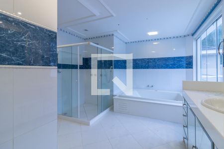 Casa de condomínio à venda com 600m², 6 quartos e 4 vagas Casa de condomínio à venda com 600m², 6 quartos e 4 vagasSuíte 3 - Banheiro