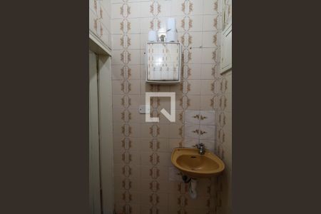 Casa à venda com 290m², 3 quartos e 2 vagas Casa à venda com 290m², 3 quartos e 2 vagasBanheiro de serviço