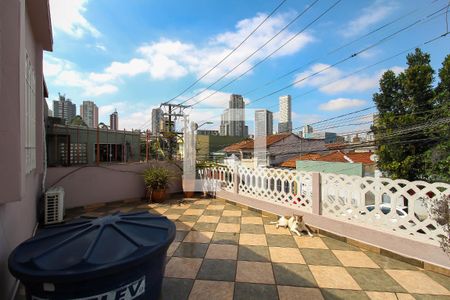 Casa à venda com 290m², 3 quartos e 2 vagas Casa à venda com 290m², 3 quartos e 2 vagasVaranda