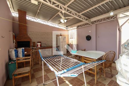 Casa à venda com 290m², 3 quartos e 2 vagas Casa à venda com 290m², 3 quartos e 2 vagasChurrasqueira