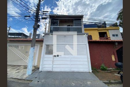 Casa à venda com 141m², 3 quartos e 1 vaga Casa à venda com 141m², 3 quartos e 1 vagaFachada