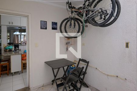 Casa de condomínio à venda com 97m², 3 quartos e 2 vagasQuintal