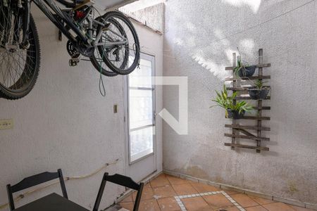 Casa de condomínio à venda com 97m², 3 quartos e 2 vagasQuintal