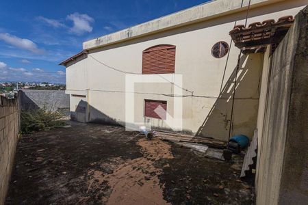 Casa à venda com 610m², 3 quartos e 7 vagas Casa à venda com 610m², 3 quartos e 7 vagasQuintal