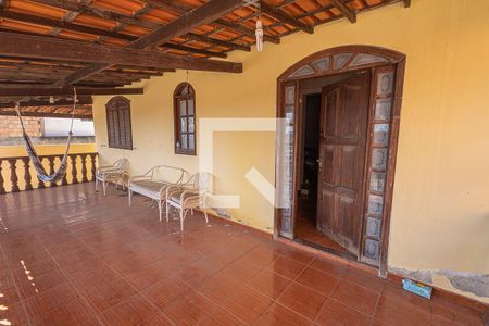 Casa à venda com 610m², 3 quartos e 7 vagas Casa à venda com 610m², 3 quartos e 7 vagasVaranda