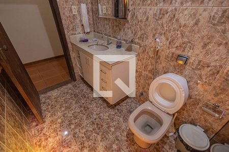 Casa à venda com 610m², 3 quartos e 7 vagas Casa à venda com 610m², 3 quartos e 7 vagasBanheiro social