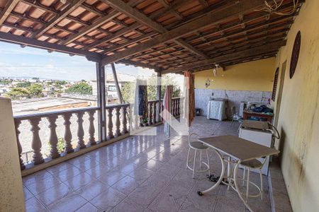 Casa à venda com 610m², 3 quartos e 7 vagas Casa à venda com 610m², 3 quartos e 7 vagasÁrea de Serviço