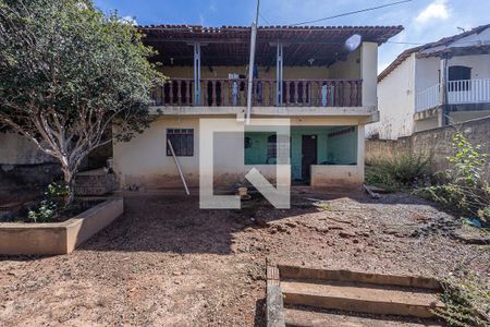 Casa à venda com 610m², 3 quartos e 7 vagas Casa à venda com 610m², 3 quartos e 7 vagasQuintal